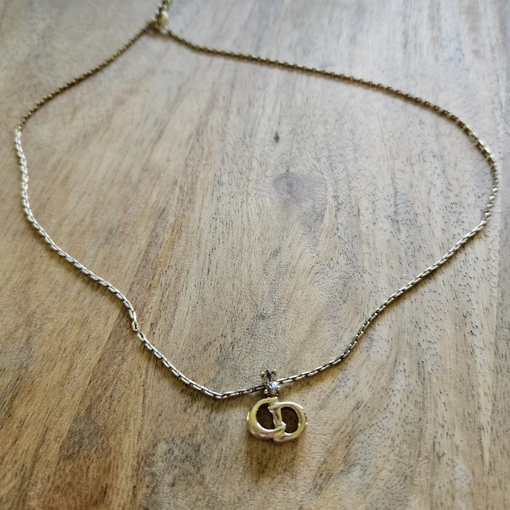 Elegant DIOR Gold Necklace with Interlocking Pendant - Picture 2 of 10